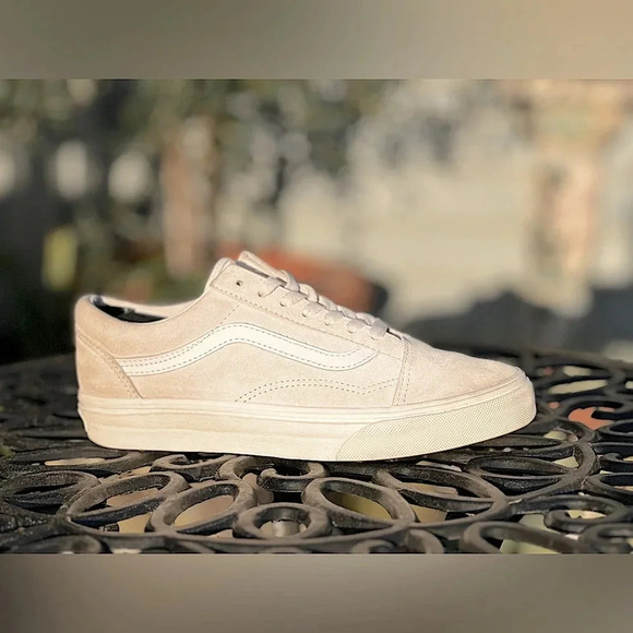 Vans — Pig Suede Old Skool Shoes - Picture 2 of 7